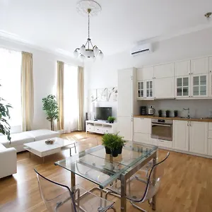 https://flatiron-budapest-by-hi5-apartments.inbudapesthotels.com